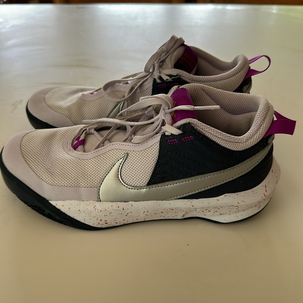 Nike Hustle Basketball Shoes size 5.5